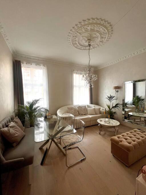 Royal Neighbourhood Elegant Flat In Central Осло Екстериор снимка